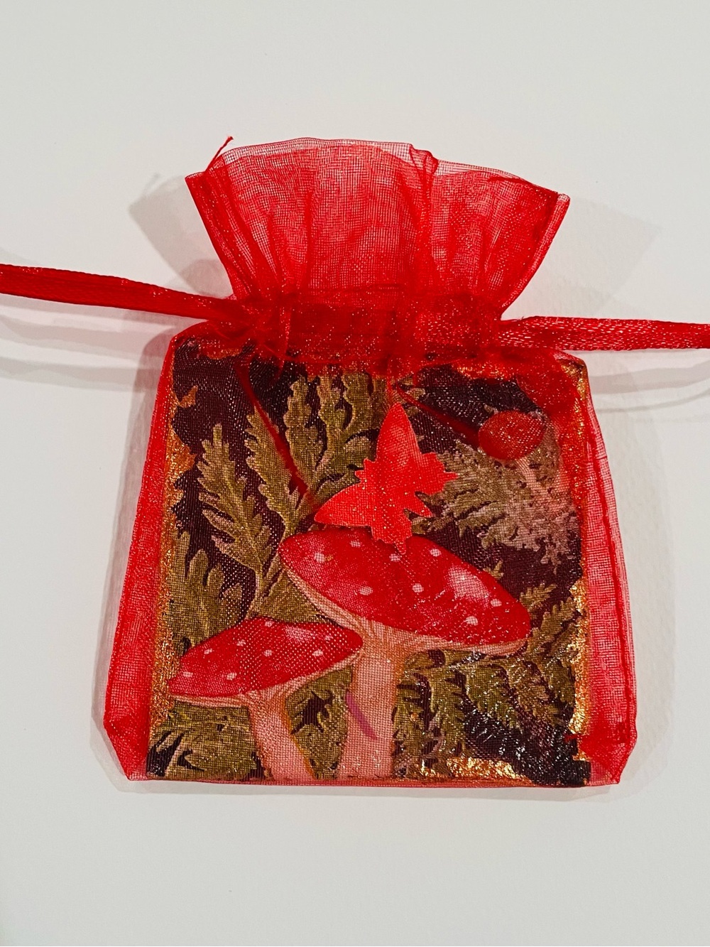 Mini Canvas Mushroom Magnet - Picture 3 of 3